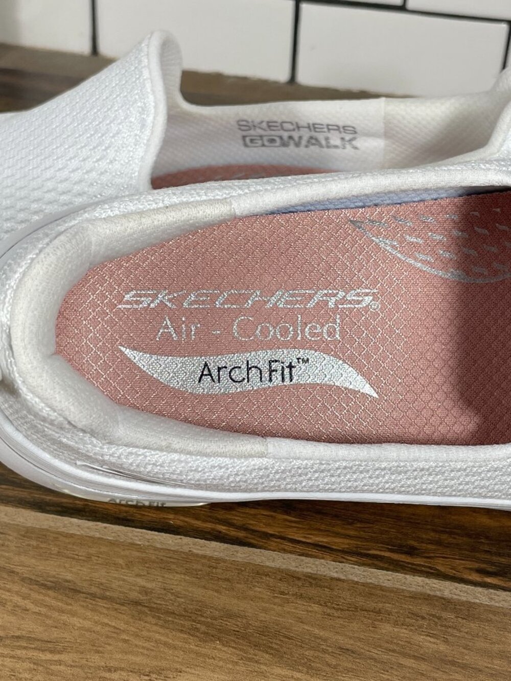 Skechers GO Walk Arch Fit 2.0 Saida Shoes Womens Size 6 White Slip On Sneakers - Picture 10 of 13